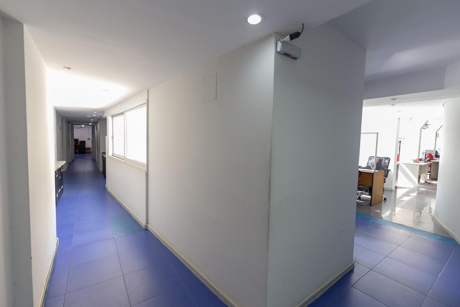 800 Meters of Office Space for Sale - San Nicolas - WE ACCEPT TRADE-INS