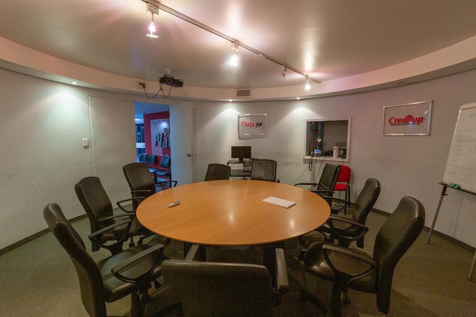 800 Meters of Office Space for Sale - San Nicolas - WE ACCEPT TRADE-INS
