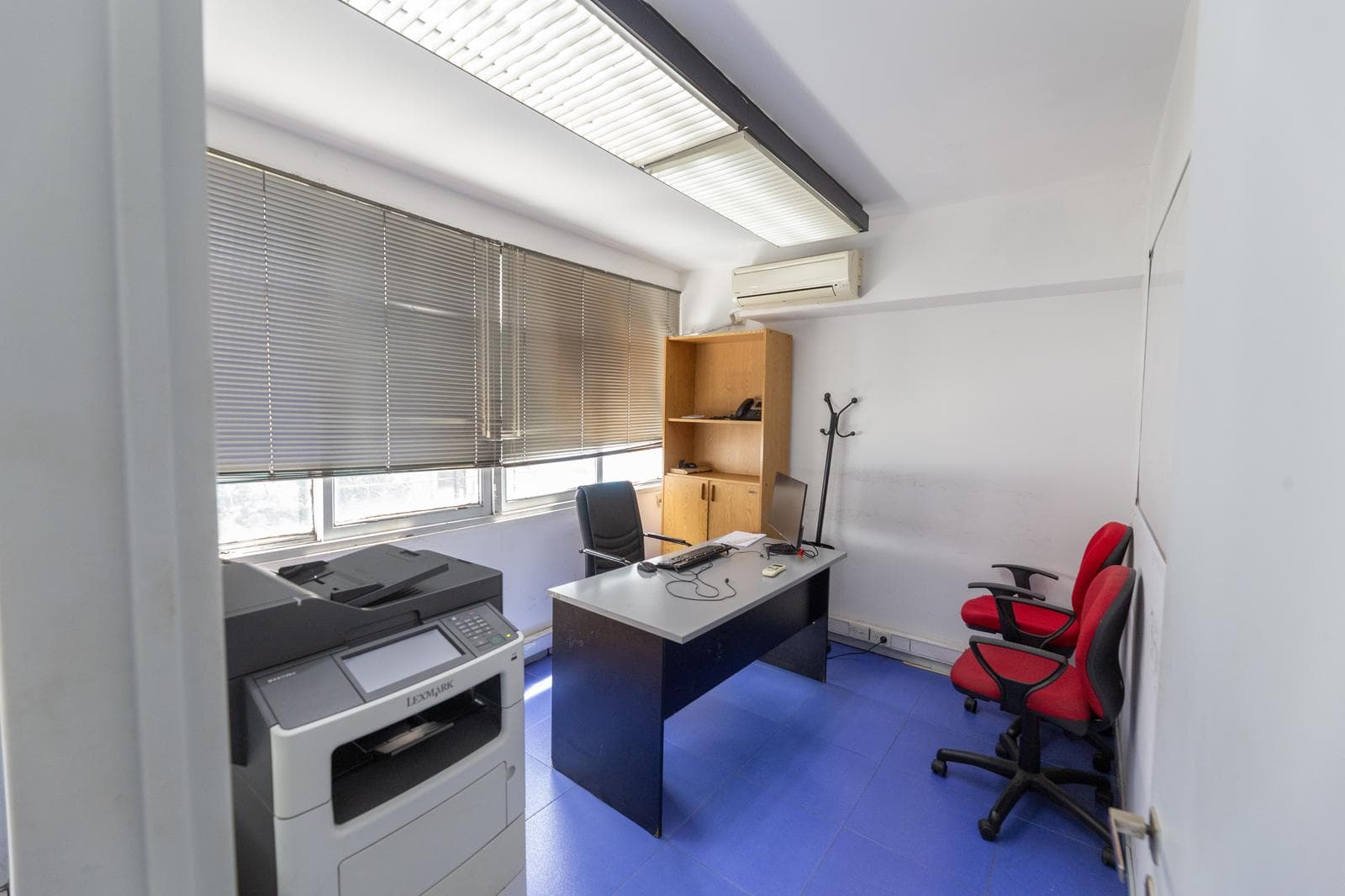 800 Meters of Office Space for Sale - San Nicolas - WE ACCEPT TRADE-INS