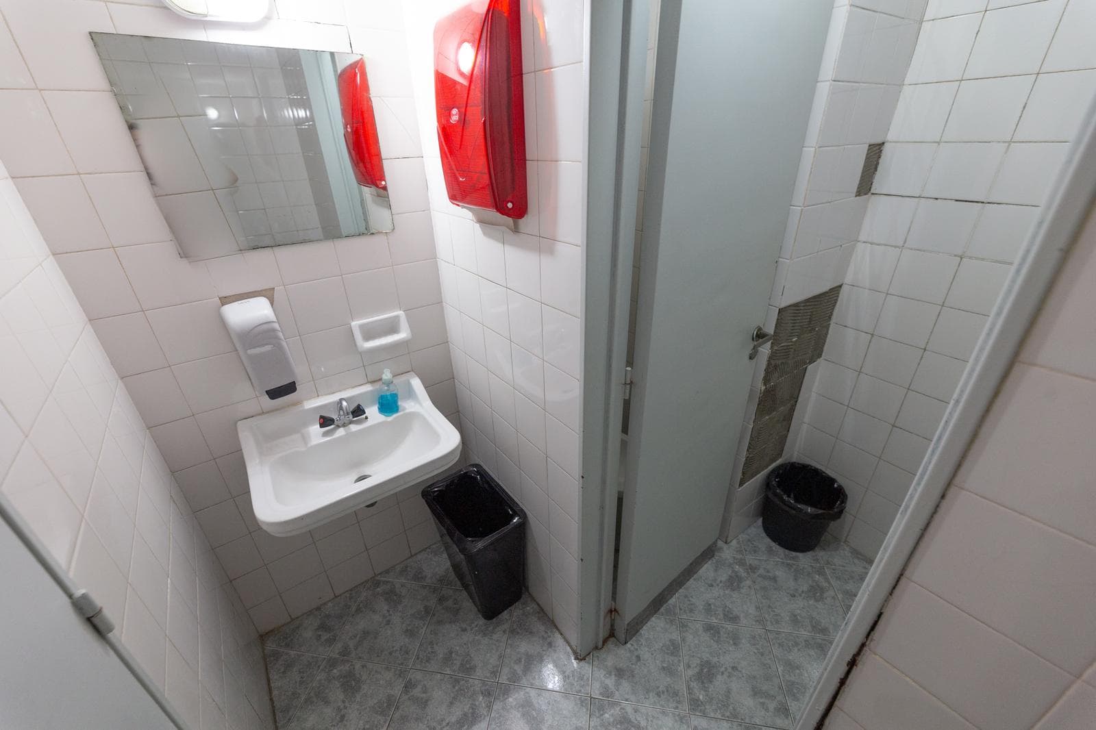 800 Meters of Office Space for Sale - San Nicolas - WE ACCEPT TRADE-INS