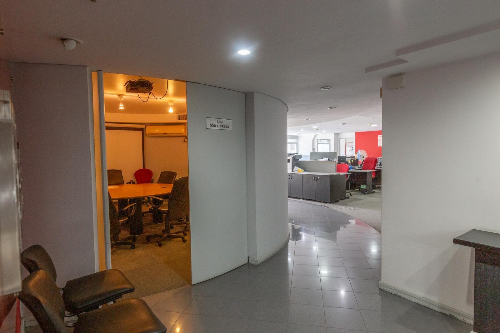 800 Meters of Office Space for Sale - San Nicolas - WE ACCEPT TRADE-INS