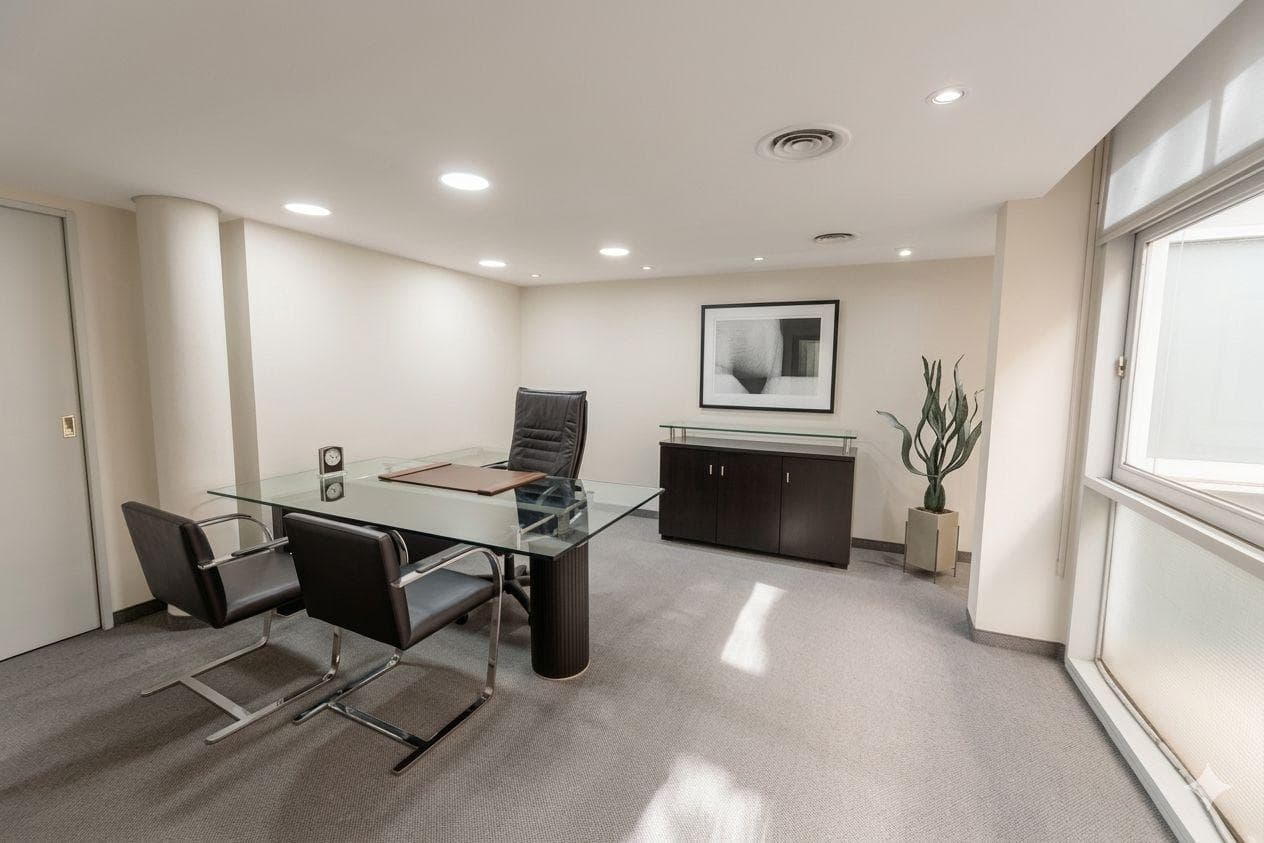 800 Meters of Office Space for Sale - San Nicolas - WE ACCEPT TRADE-INS