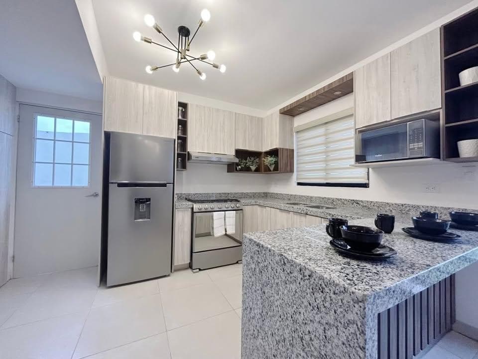3-Bedroom House with Separate Kitchen and Spacious Patio in Viñedos, Torreón