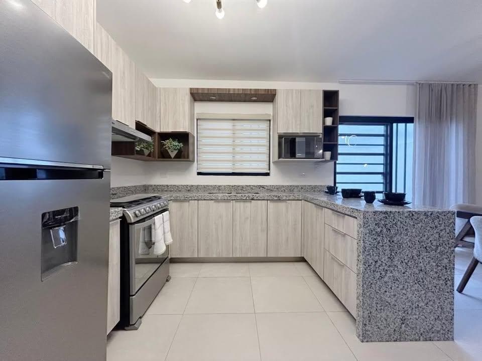 3-Bedroom House with Separate Kitchen and Spacious Patio in Viñedos, Torreón