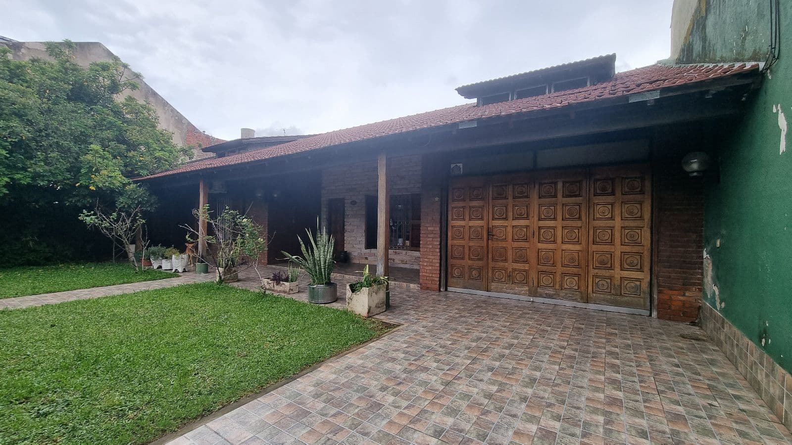 Casa 4 amb, Cocheras, Quincho, Pileta, lote de 853 m²