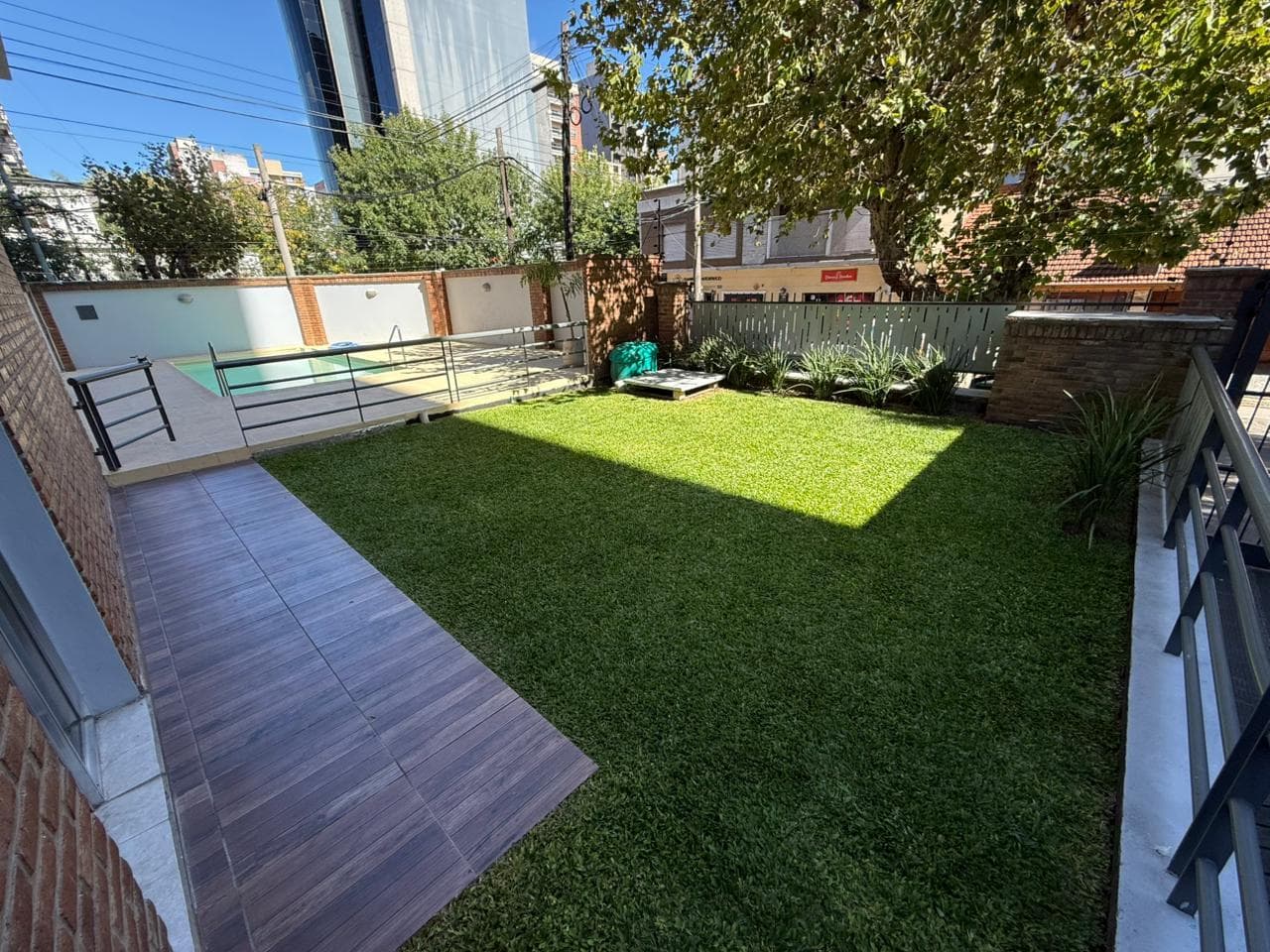 2-ROOM APARTMENT FOR SALE WITH AMENITIES AND PARKING SPACE IN THE PLAZA CONESA AREA OF QUILMES
