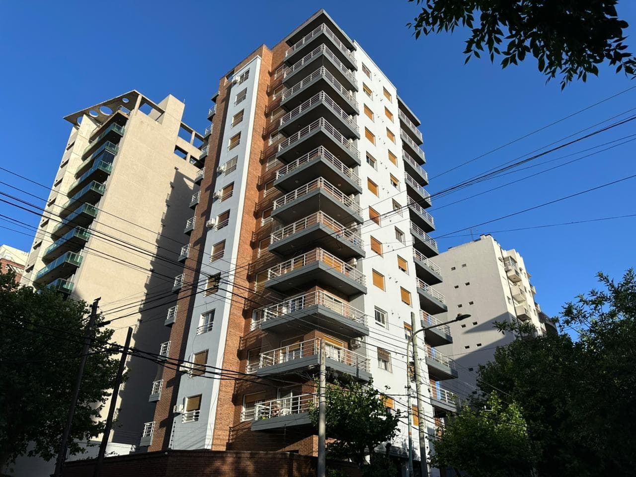 2-ROOM APARTMENT FOR SALE WITH AMENITIES AND PARKING SPACE IN THE PLAZA CONESA AREA OF QUILMES