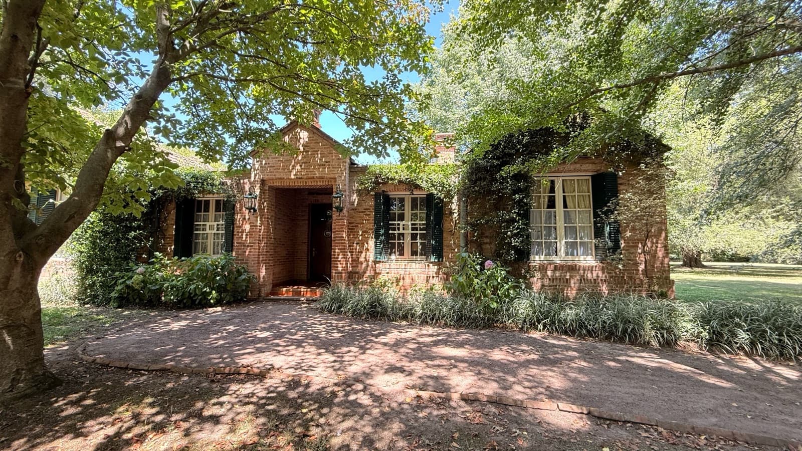 A Country House Full of Character and Style in La Araucaria | Salvador María | Lobos