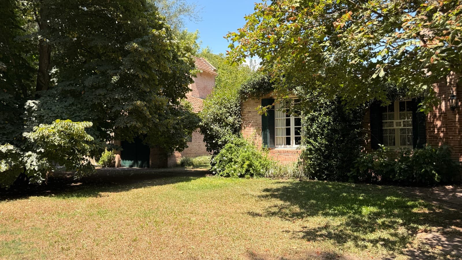 A Country House Full of Character and Style in La Araucaria | Salvador María | Lobos