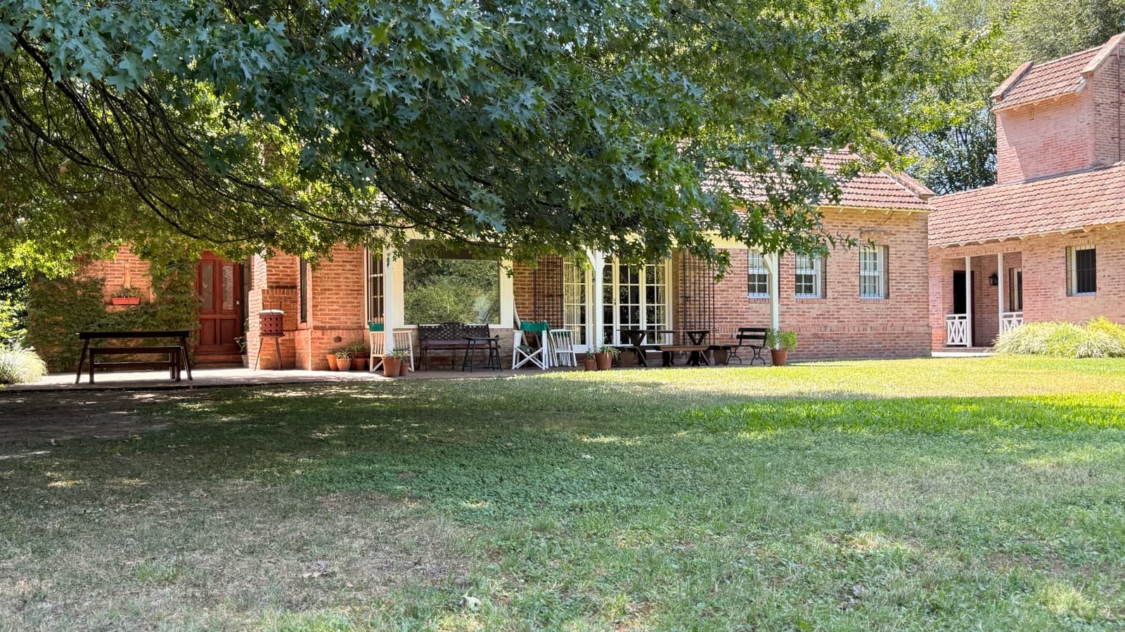 A Country House Full of Character and Style in La Araucaria | Salvador María | Lobos