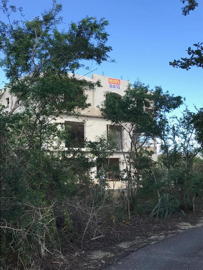 5-Bedroom Home for Pre-Sale with an Eco-Friendly Pool in a Country Club, Cancún