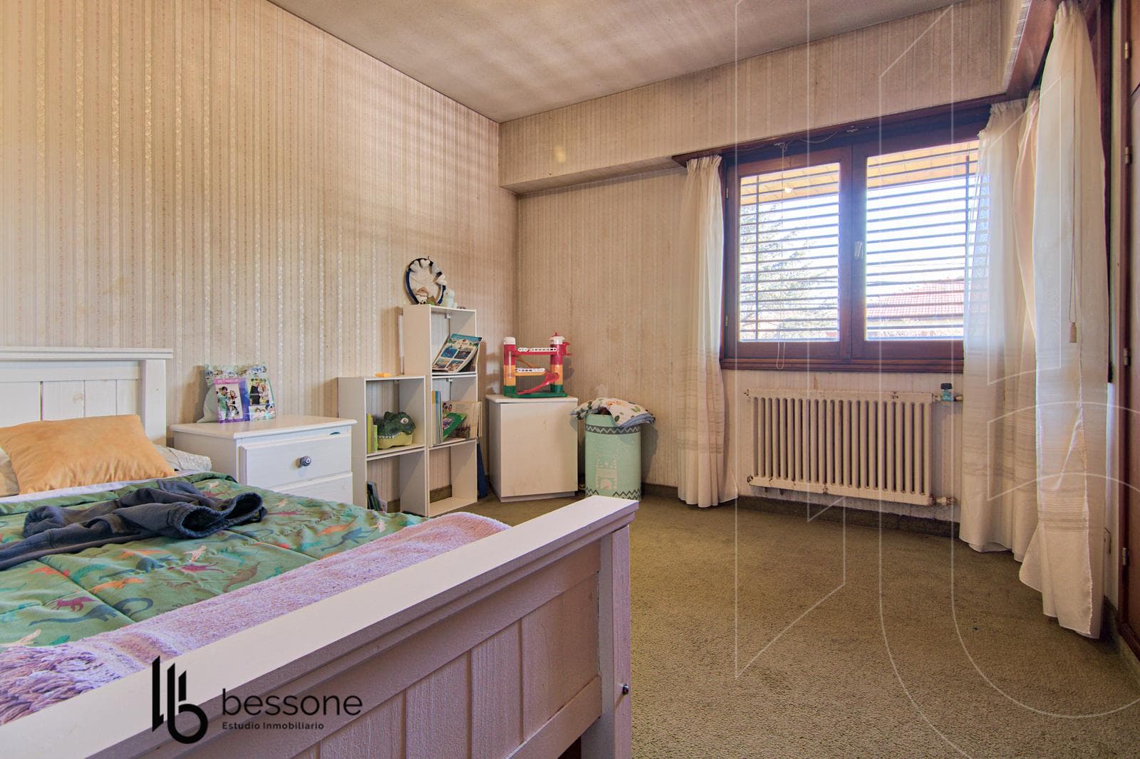 5-Room Villa with Private Parking Lot in Pinos de Anchorena—Eligible for Financing