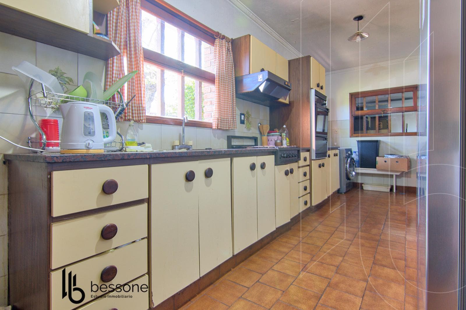 5-Room Villa with Private Parking Lot in Pinos de Anchorena—Eligible for Financing