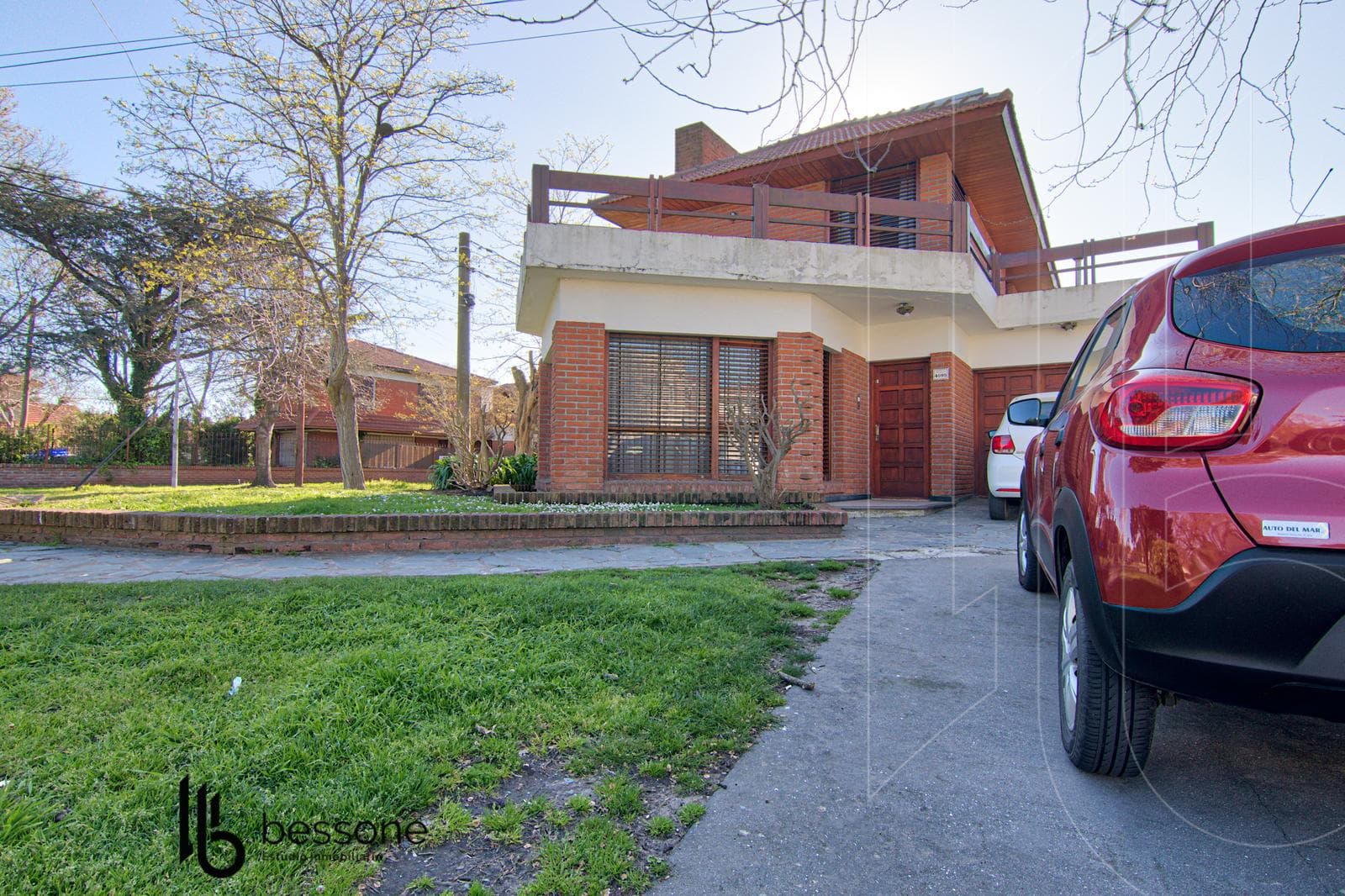 5-Room Villa with Private Parking Lot in Pinos de Anchorena—Eligible for Financing