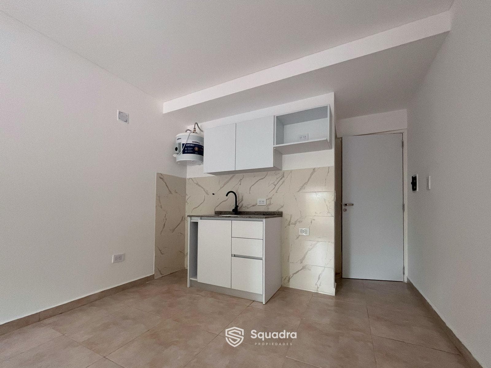 FOR SALE - Studio apartment with a front-facing balcony - Echesortu, Rosario.