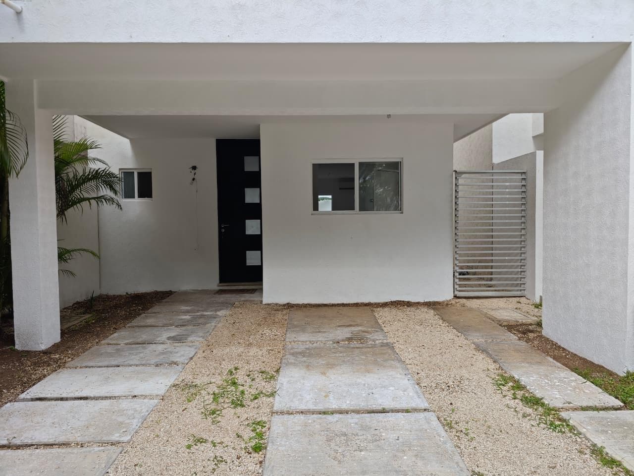 3-Bedroom House for Sale in La Joya with Security and a Pool
