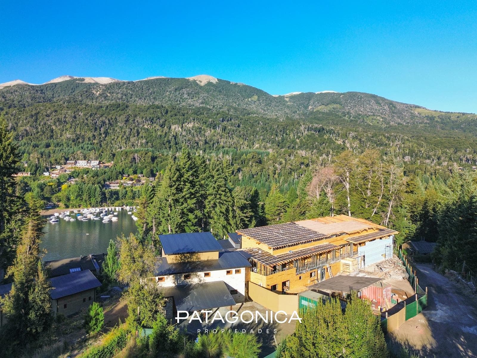 86-square-meter 2-bedroom apartment with a view of the lake. 50% down payment and fixed monthly payments