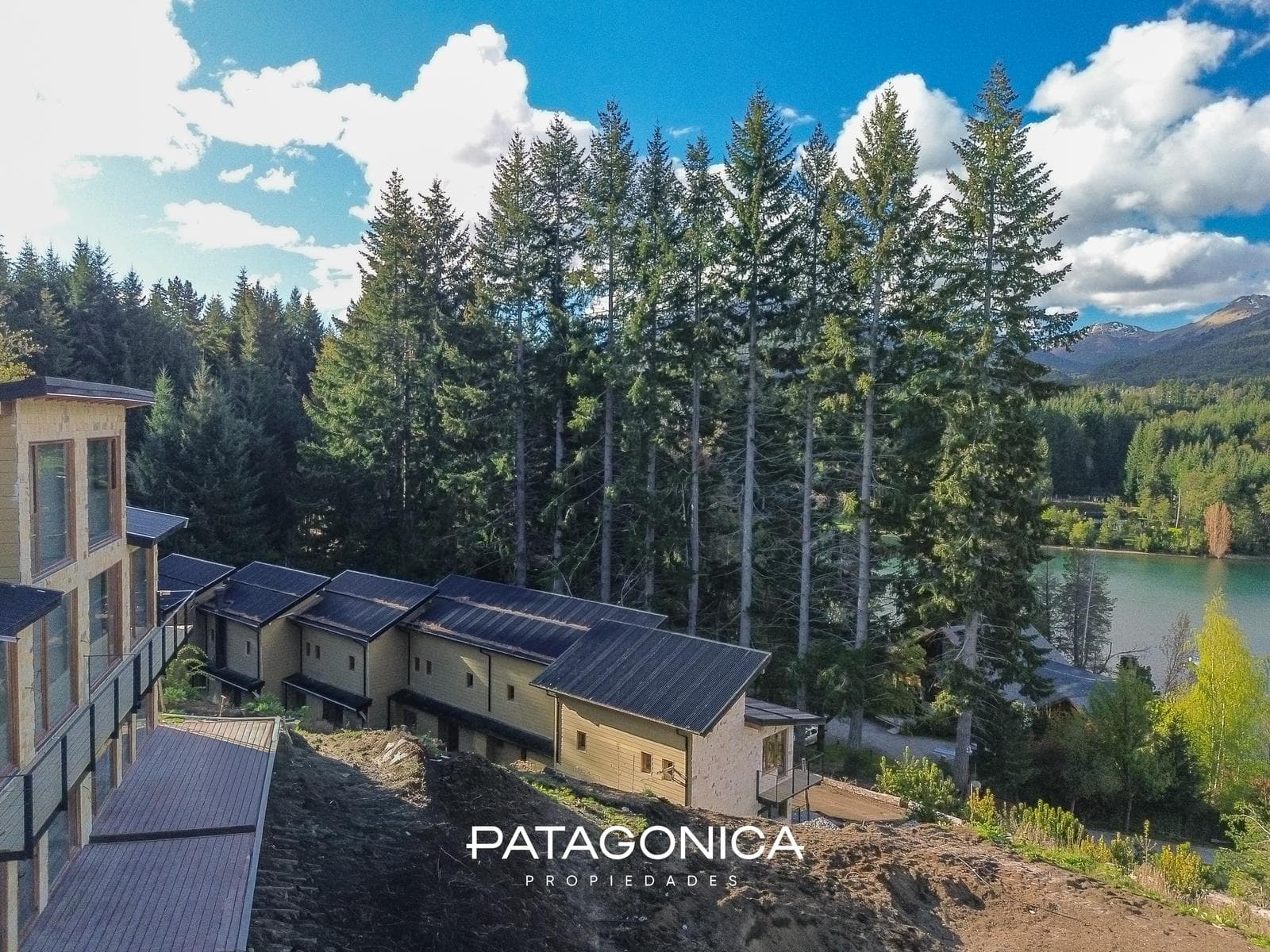 86-square-meter 2-bedroom apartment with a view of the lake. 50% down payment and fixed monthly payments