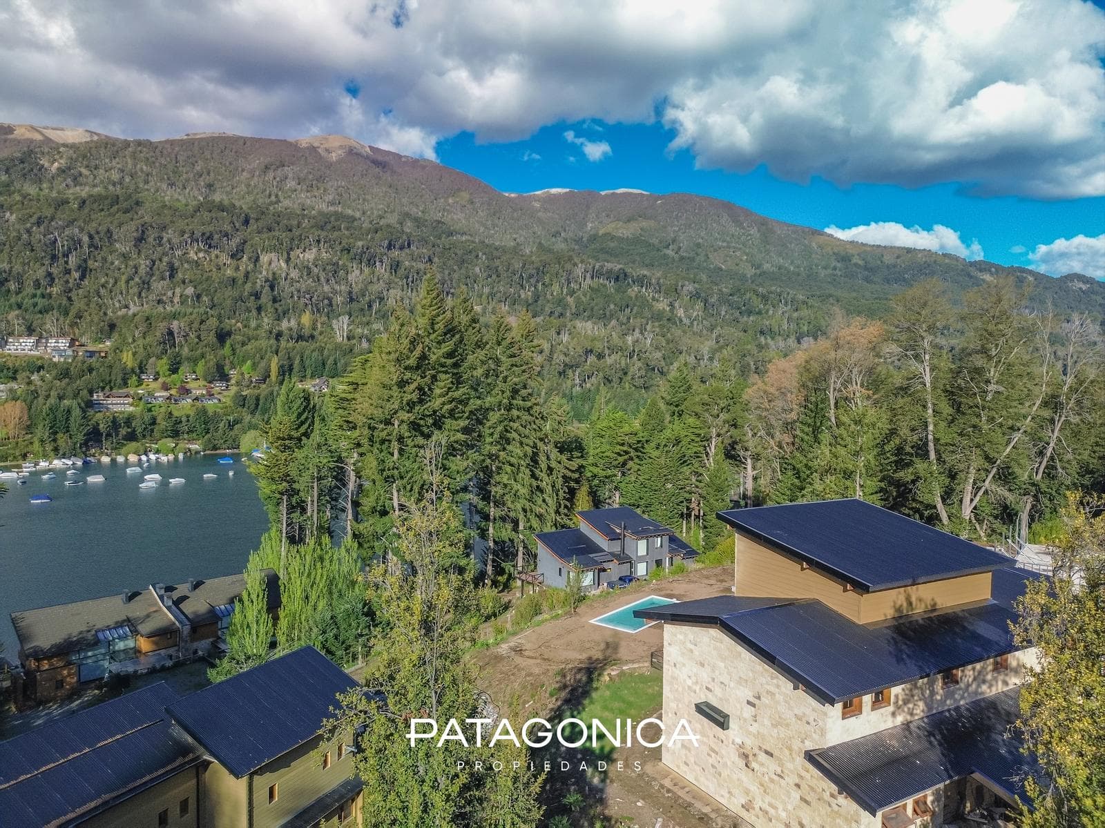 86-square-meter 2-bedroom apartment with a view of the lake. 50% down payment and fixed monthly payments