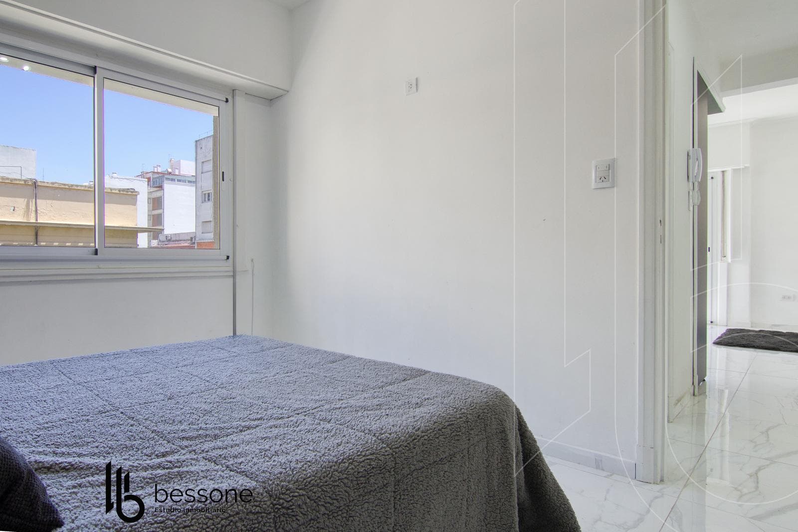 2-Room Apartment with Balcony, Refurbished and Furnished, Plaza Colón
