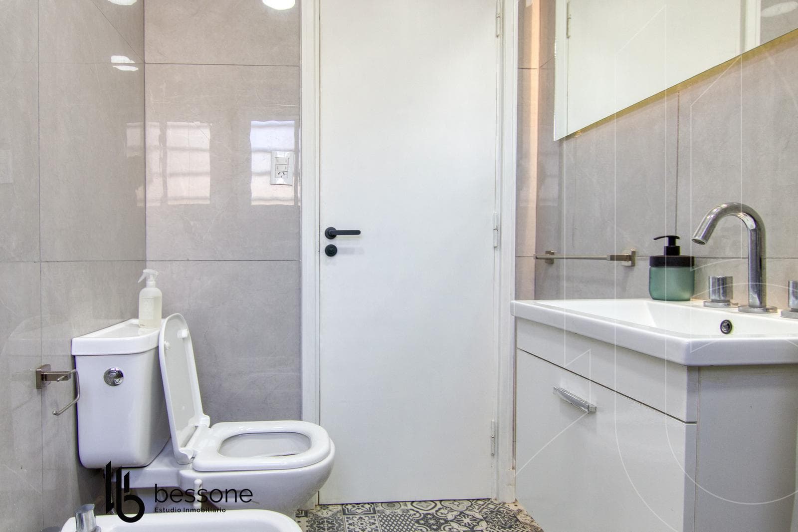 2-Room Apartment with Balcony, Refurbished and Furnished, Plaza Colón