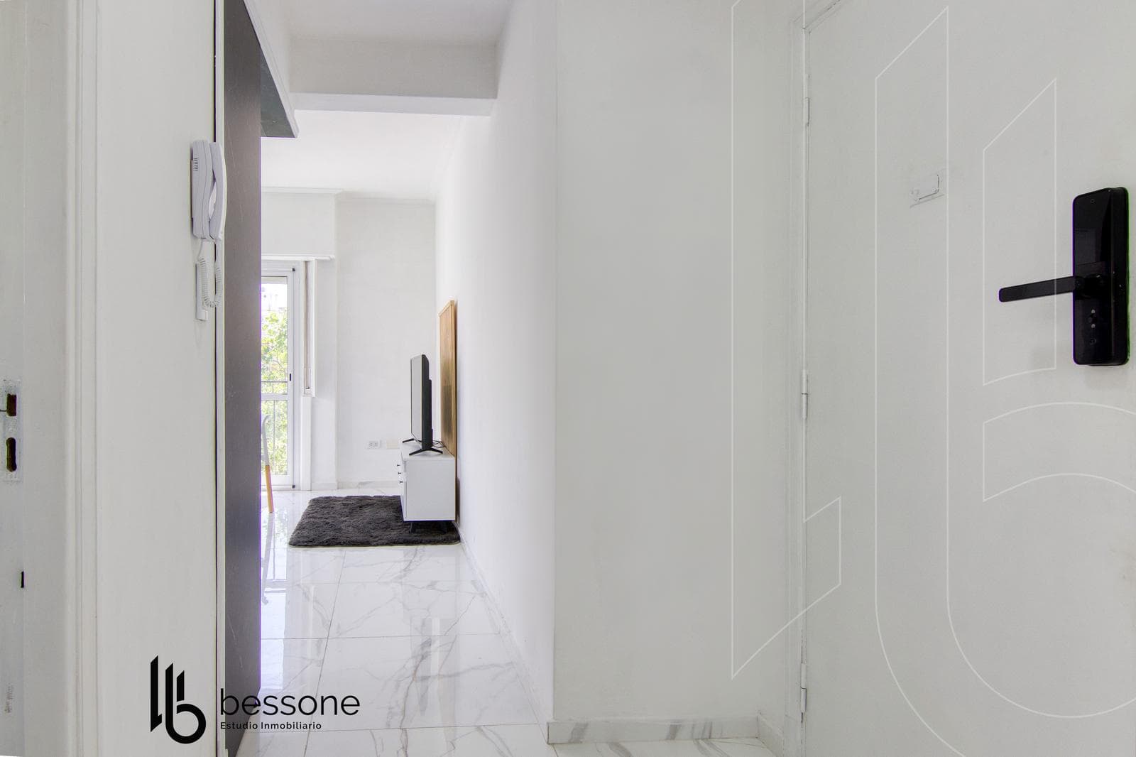 2-Room Apartment with Balcony, Refurbished and Furnished, Plaza Colón