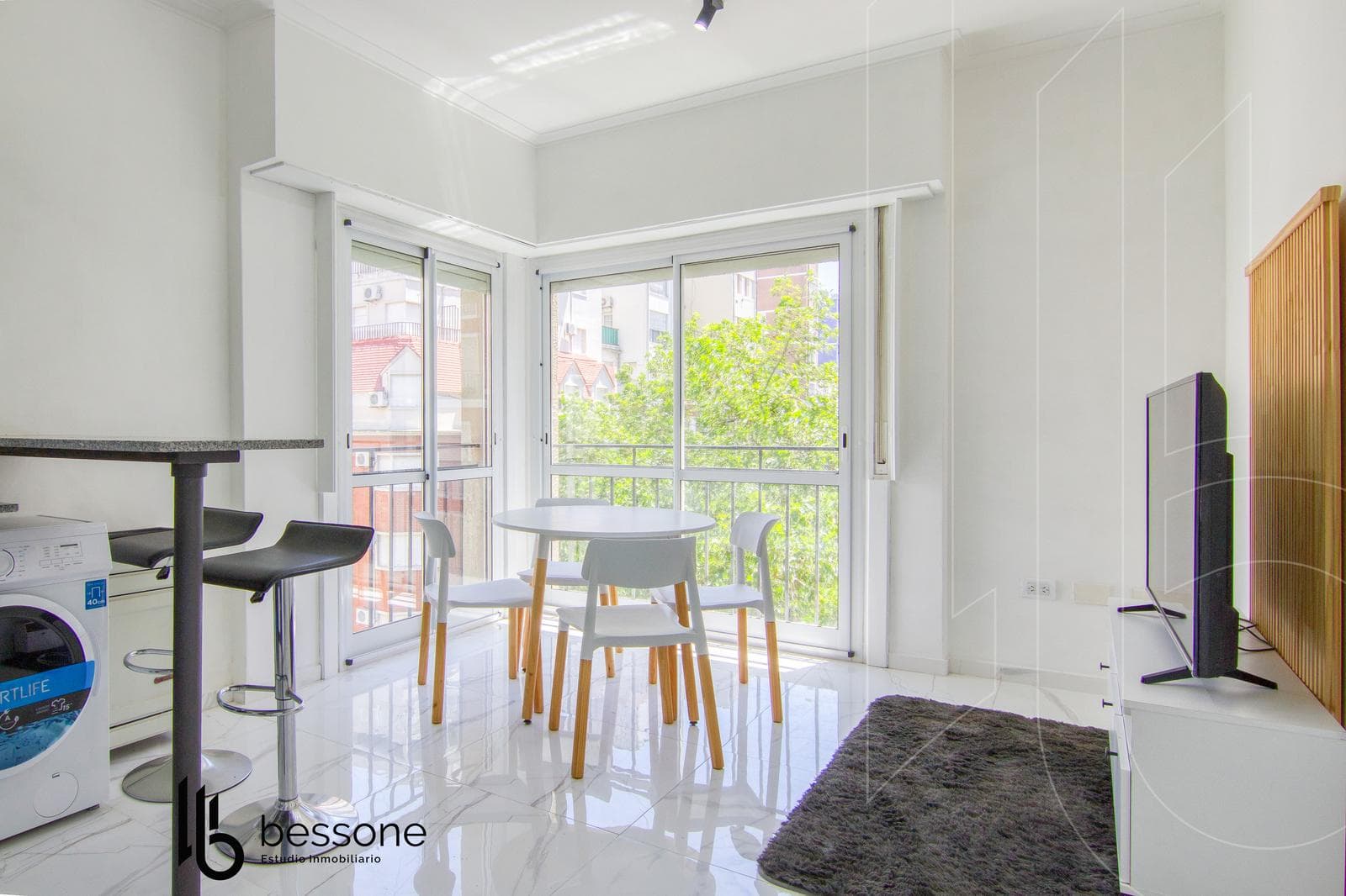 2-Room Apartment with Balcony, Refurbished and Furnished, Plaza Colón
