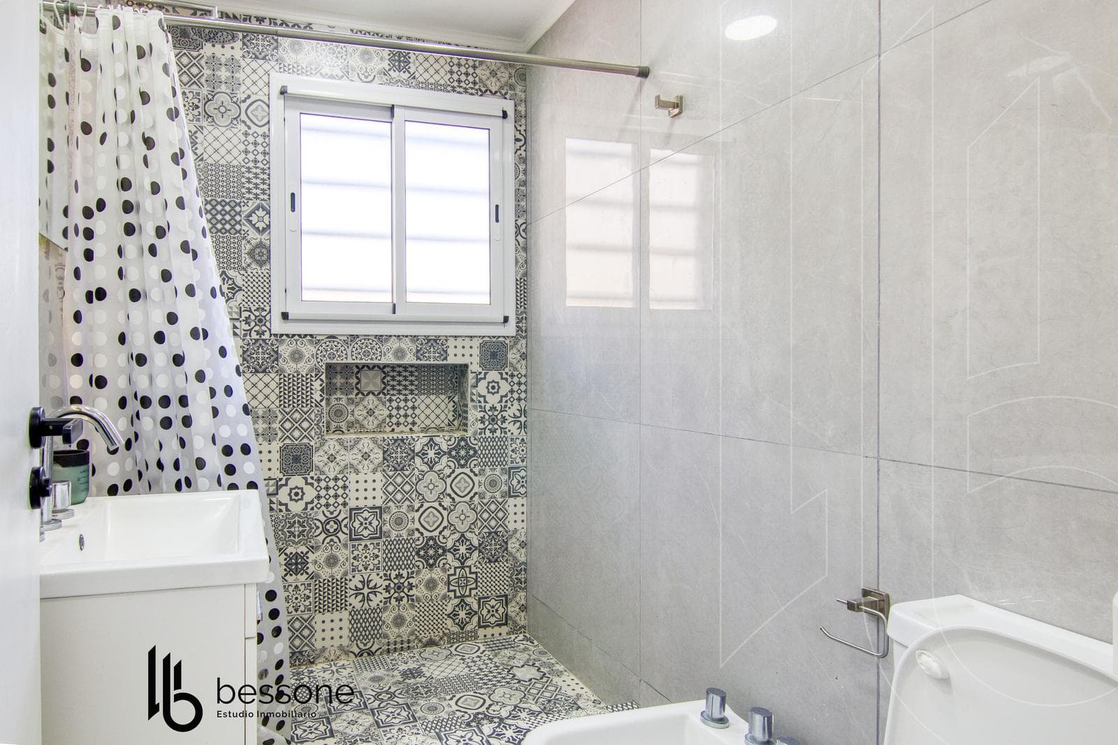2-Room Apartment with Balcony, Refurbished and Furnished, Plaza Colón