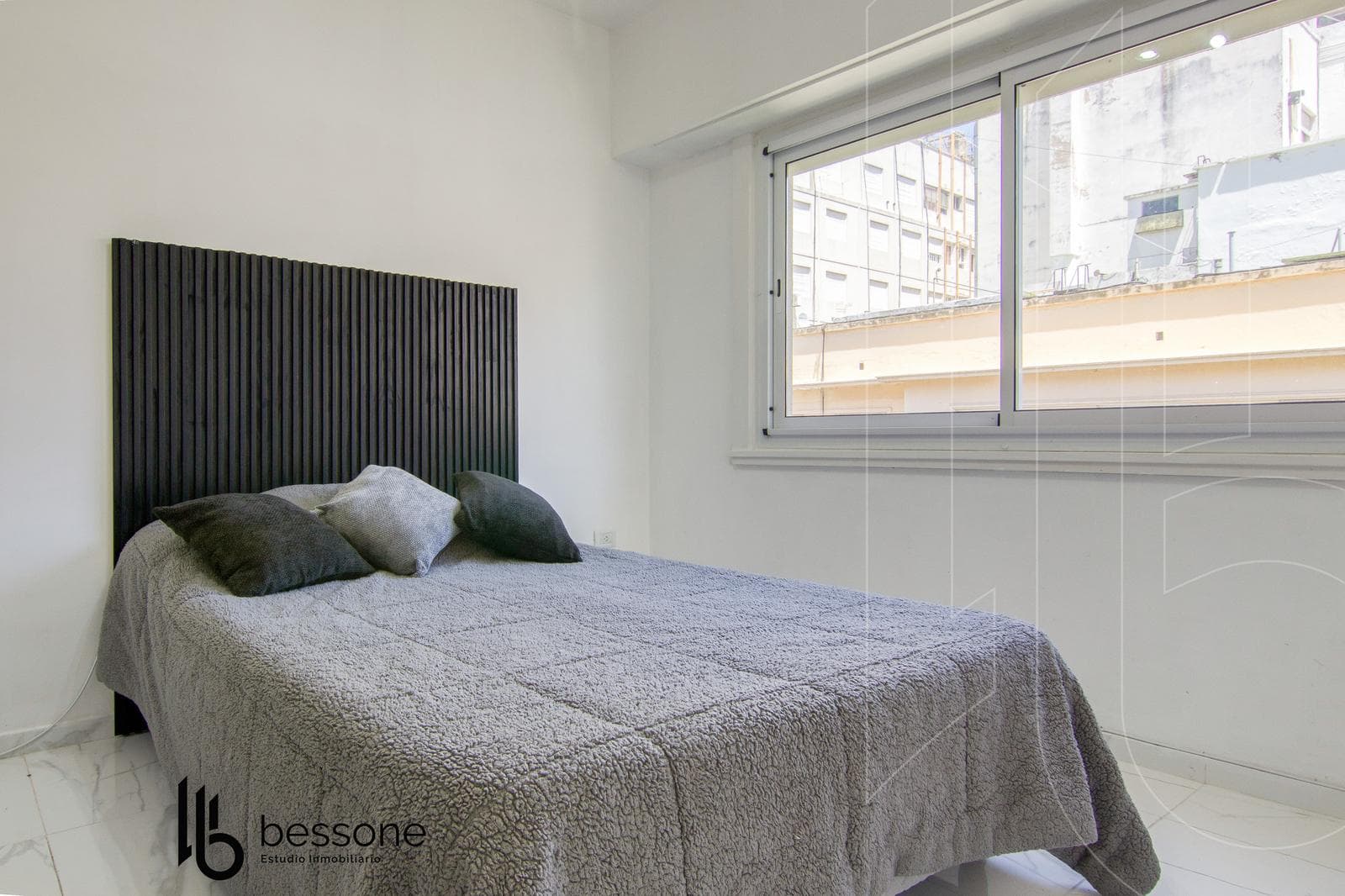 2-Room Apartment with Balcony, Refurbished and Furnished, Plaza Colón