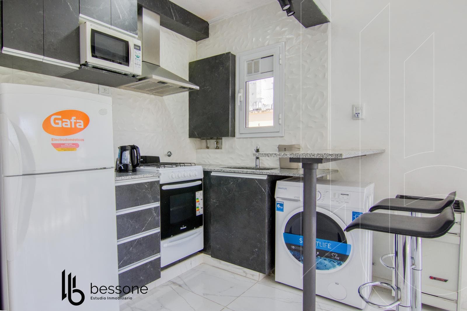2-Room Apartment with Balcony, Refurbished and Furnished, Plaza Colón