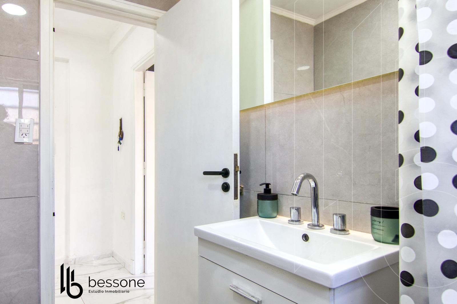 2-Room Apartment with Balcony, Refurbished and Furnished, Plaza Colón
