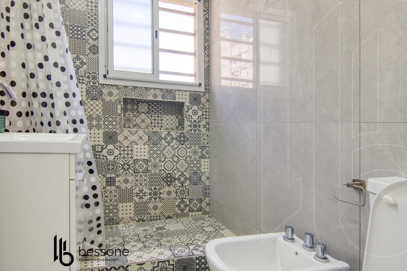 2-Room Apartment with Balcony, Refurbished and Furnished, Plaza Colón