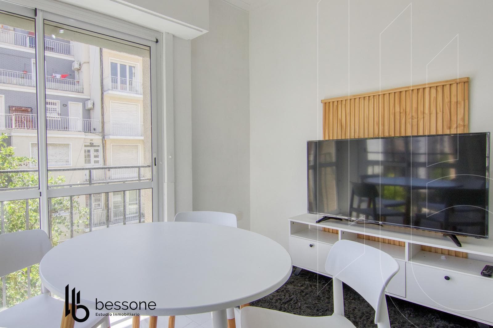 2-Room Apartment with Balcony, Refurbished and Furnished, Plaza Colón