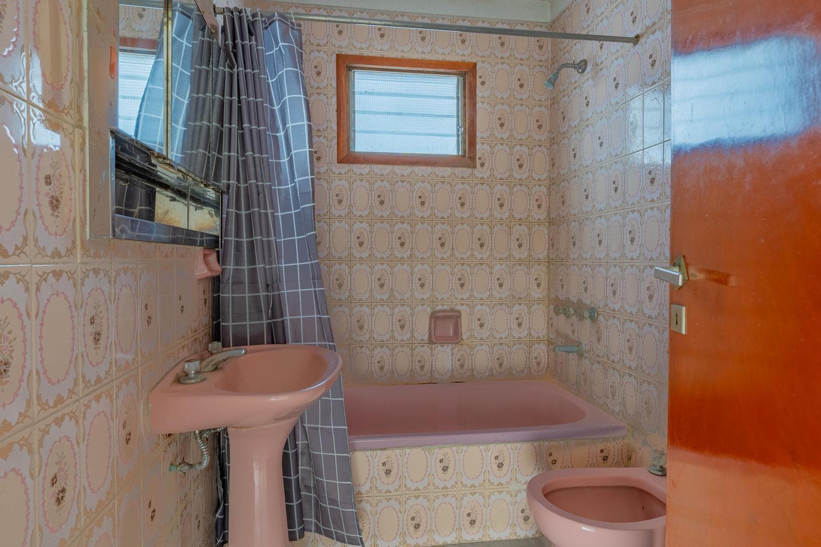 OPPORTUNITY - 2-Room Apartment with Balcony, Bright, Excellent View
