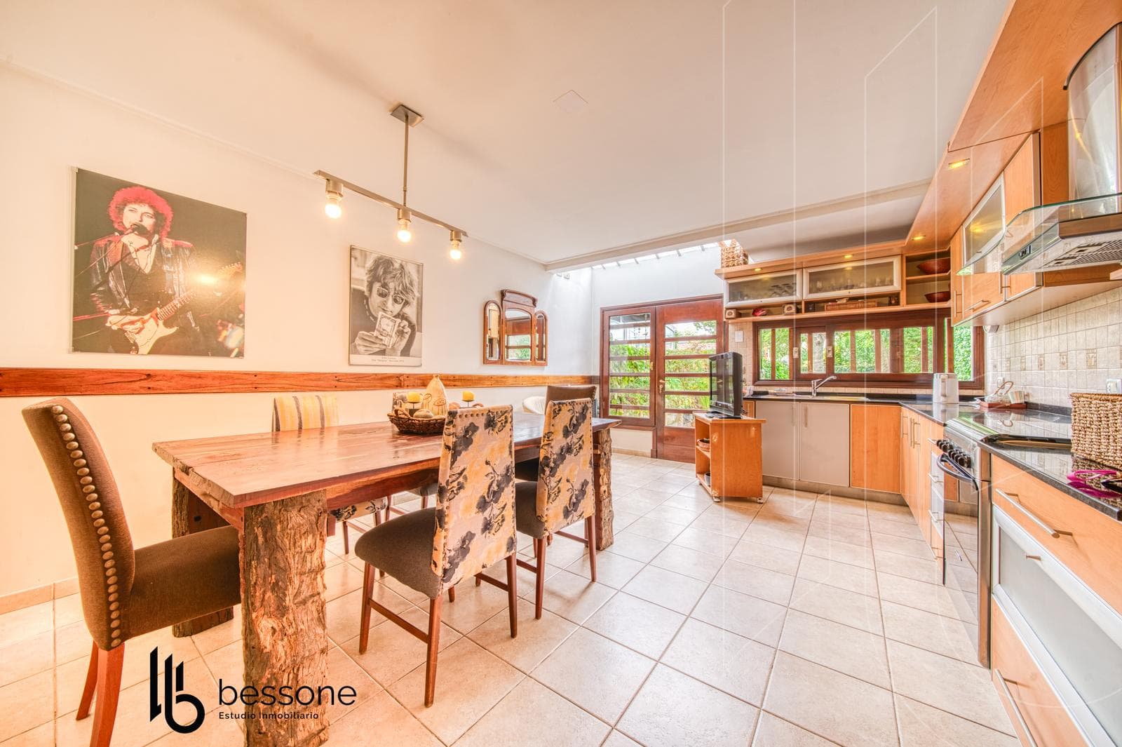 Duplex Home in the Best Part of the Los Pinares Neighborhood