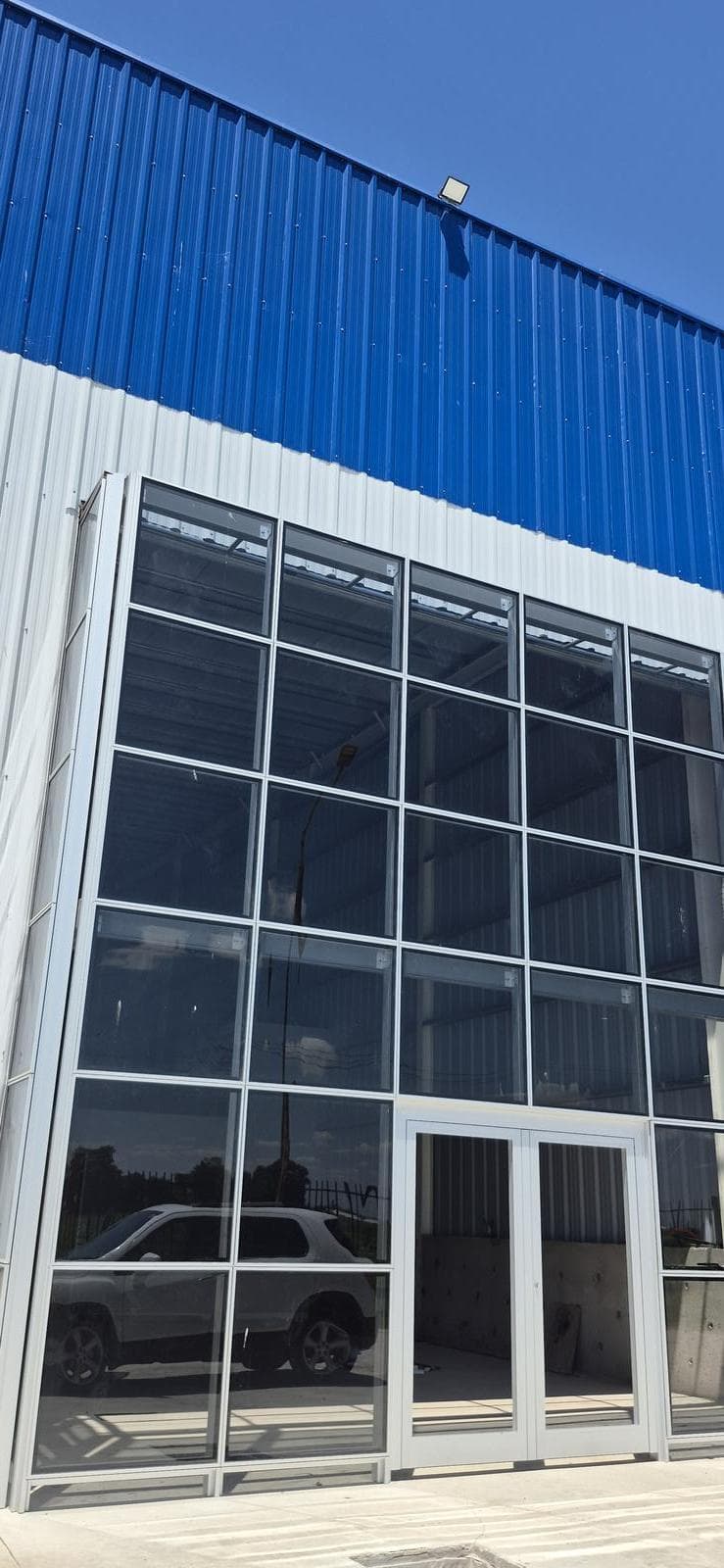 850 M2 INDUSTRIAL BUILDING WITH OFFICE - INDUSTRIAL PARK - GAS - ELECTRICITY - SECURITY
