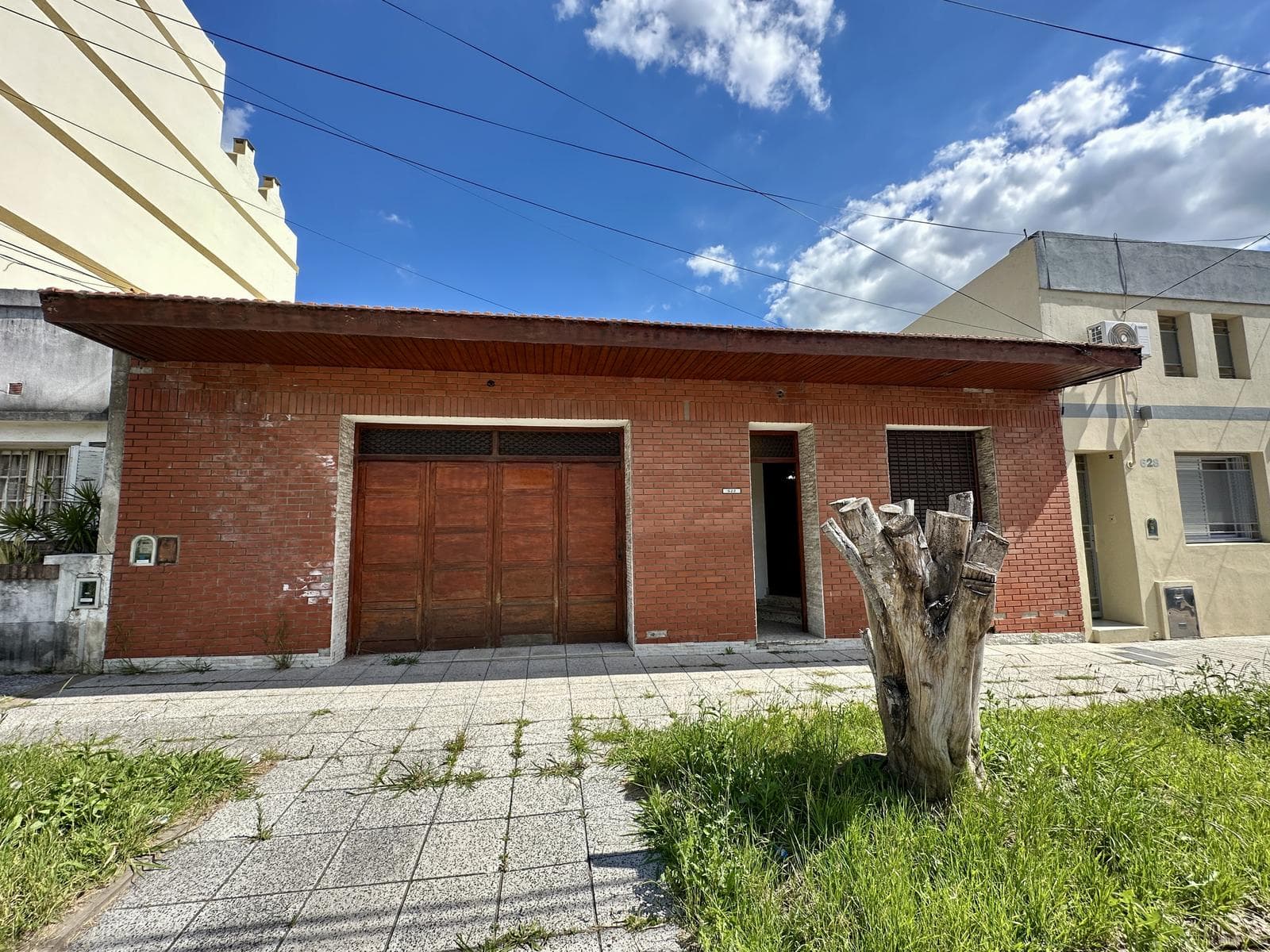 House for Sale with 3 bedrooms, a patio, a porch, and a garage. Downtown Campana