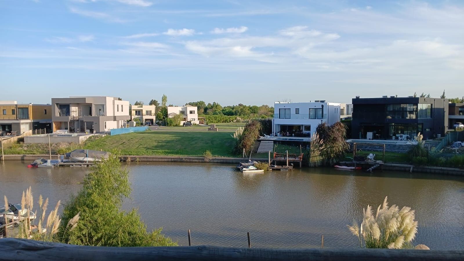 House for Sale and Rent, 5 rooms, with a boat slip in the El Canal nautical neighborhood, Villanueva, Tigre.