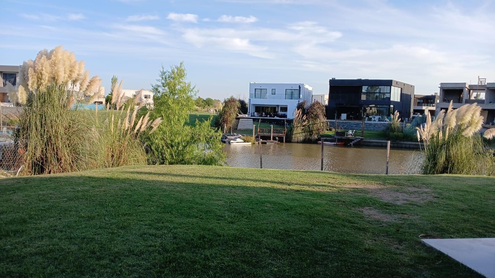 House for Sale and Rent, 5 rooms, with a boat slip in the El Canal nautical neighborhood, Villanueva, Tigre.