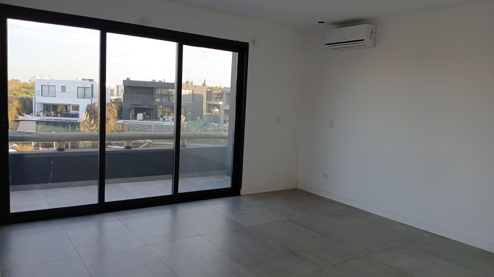 House for Sale and Rent, 5 rooms, with a boat slip in the El Canal nautical neighborhood, Villanueva, Tigre.