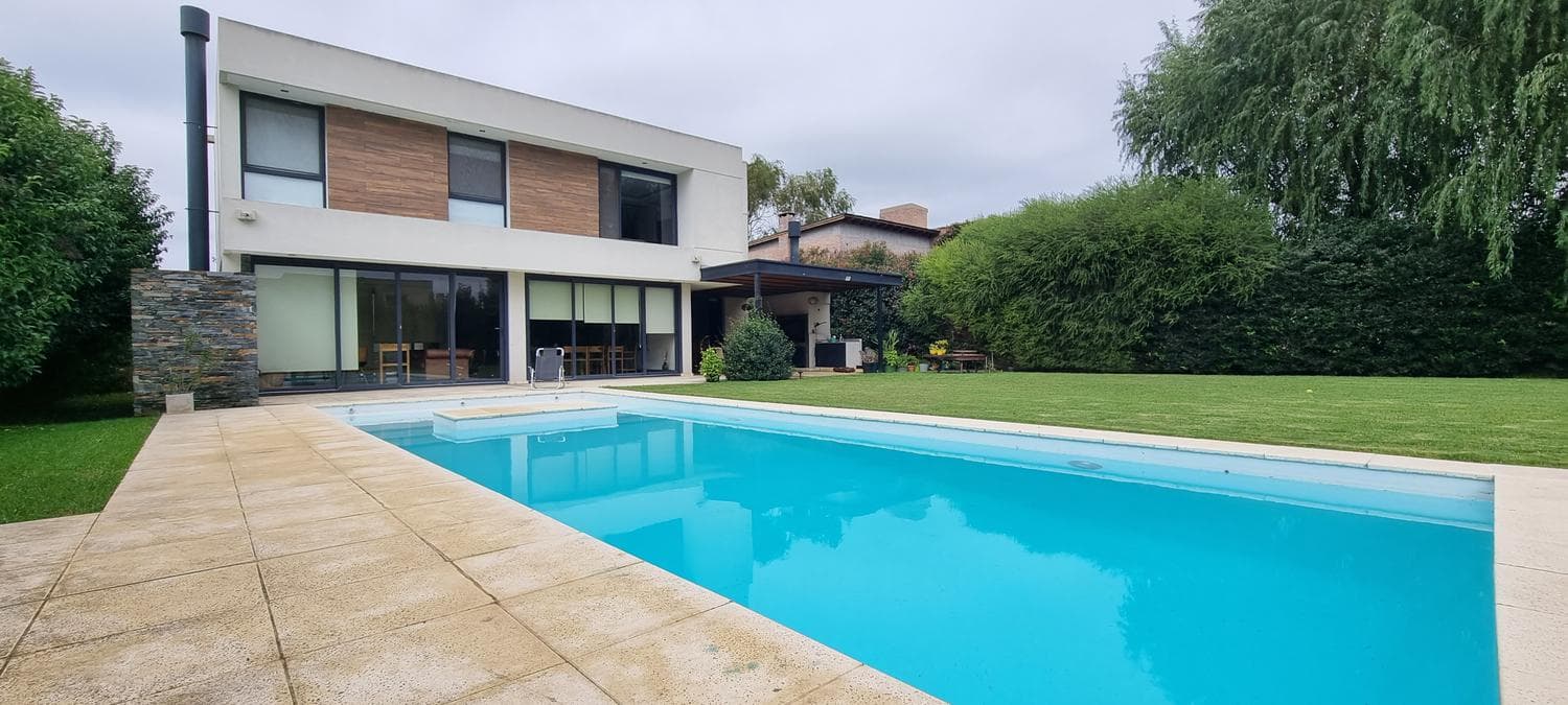 Vacation rental in Las Liebres, Panamericana km 38, 3 bedrooms and a pool