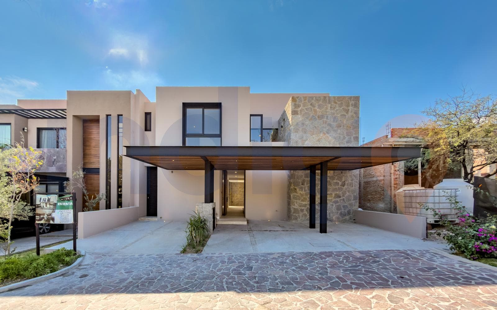 House for Sale in Altozano in the Laja Condominium