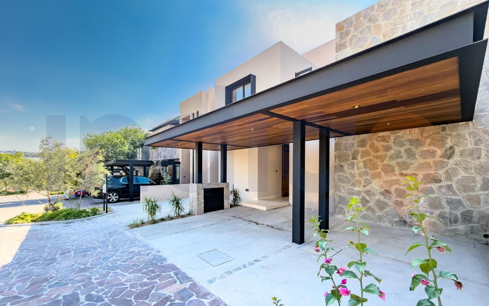 House for Sale in Altozano in the Laja Condominium