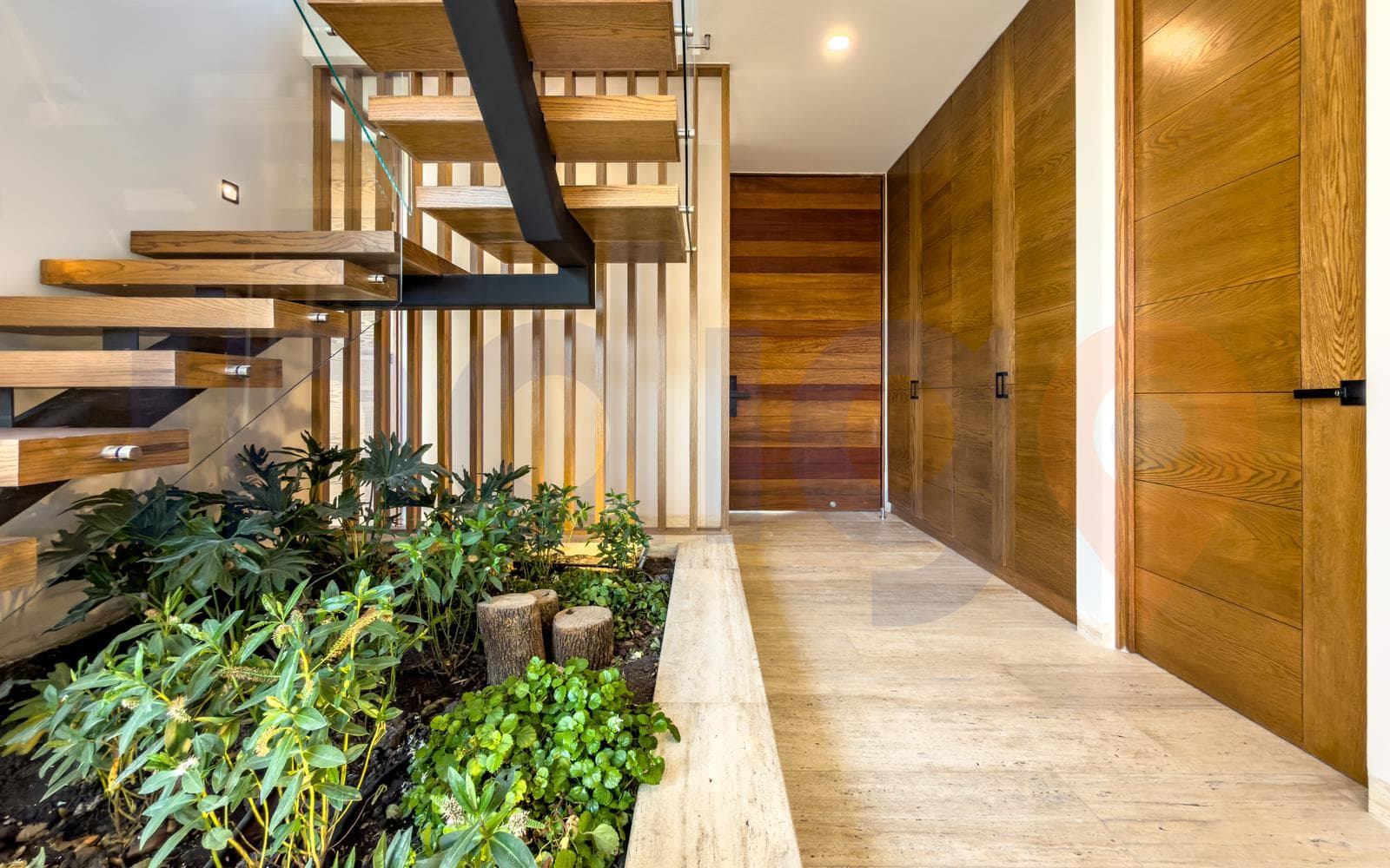 House for Sale in Altozano in the Laja Condominium