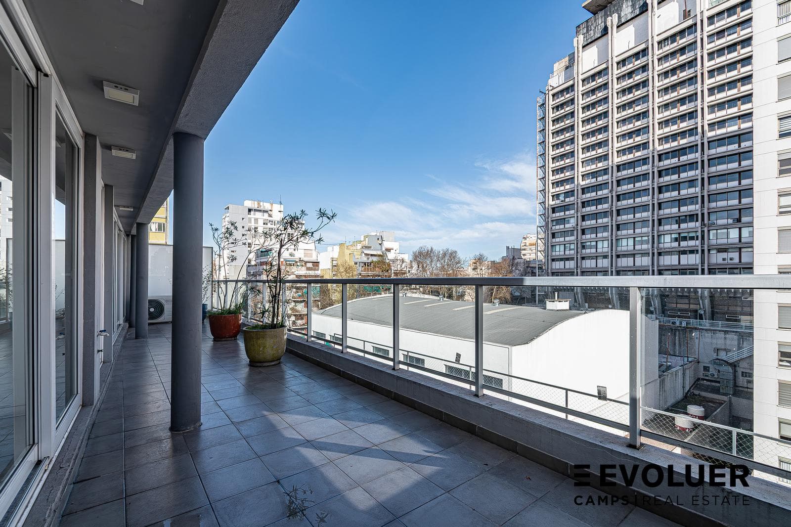 3-room apartment for rent with 2 parking spaces and amenities