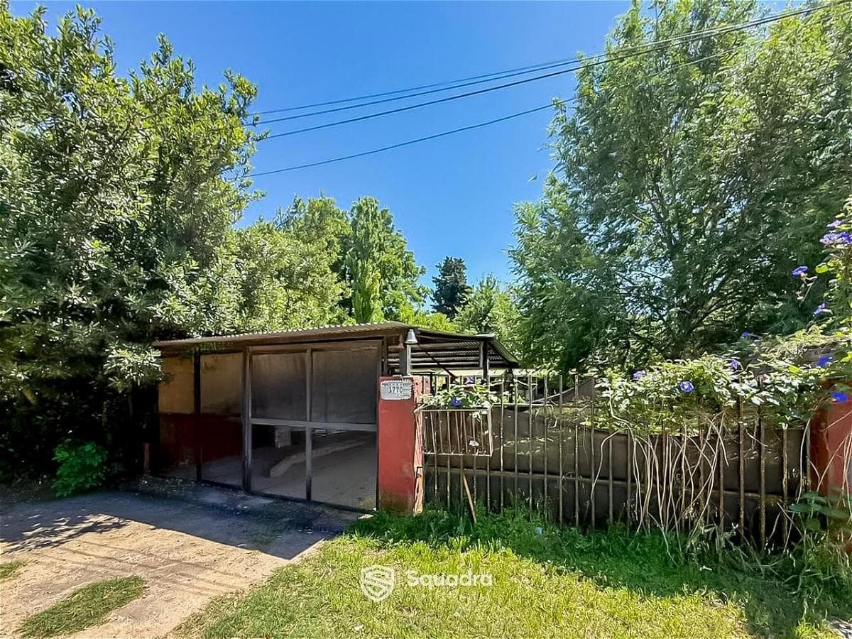 FOR SALE - House in need of renovation with land in Funes - Funes.