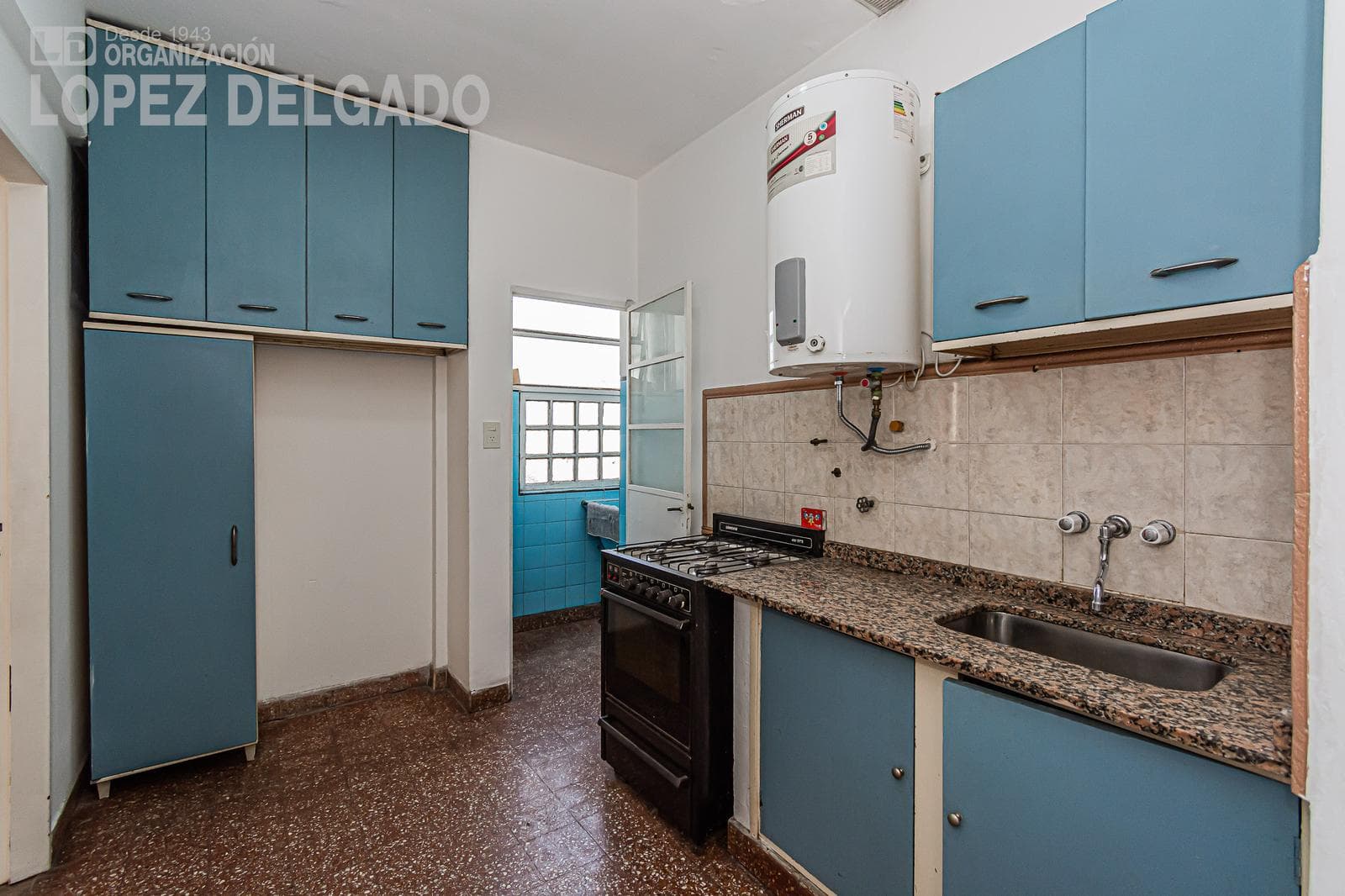 3-room apartment facing the street with a balcony, eligible for financing, in Villa del Parque