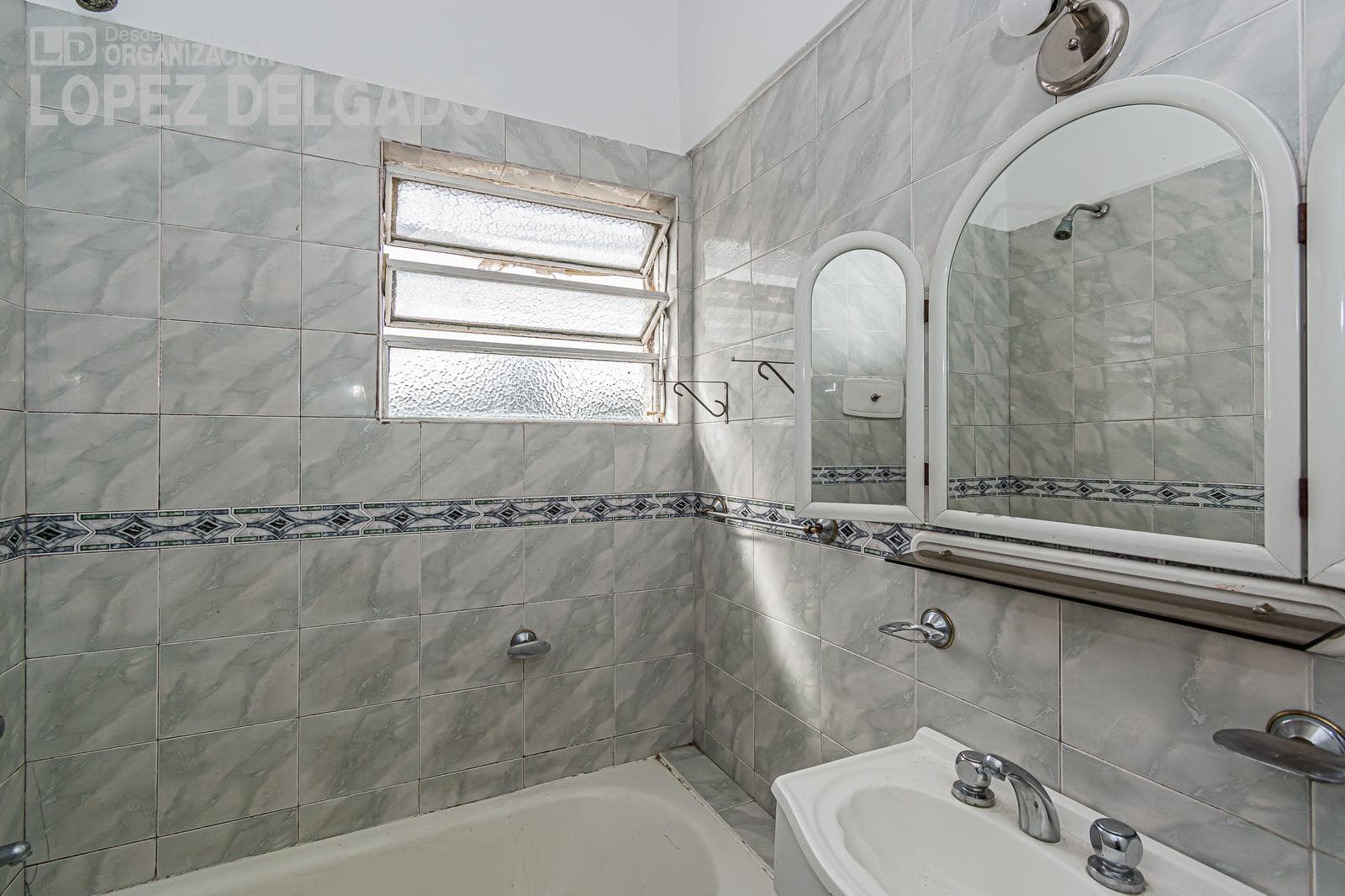 3-room apartment facing the street with a balcony, eligible for financing, in Villa del Parque