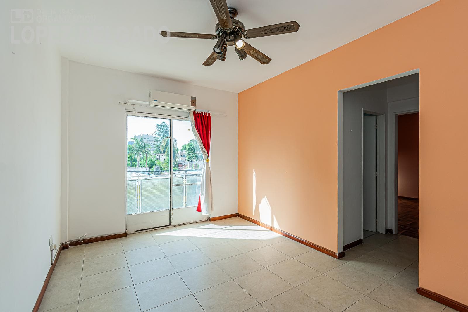 3-room apartment facing the street with a balcony, eligible for financing, in Villa del Parque