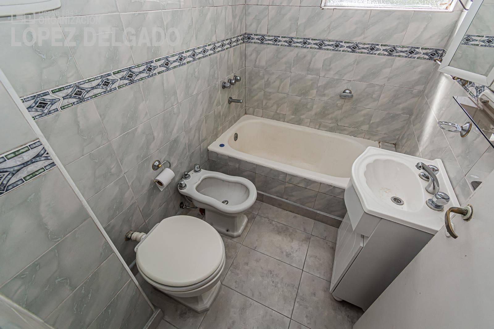 3-room apartment facing the street with a balcony, eligible for financing, in Villa del Parque